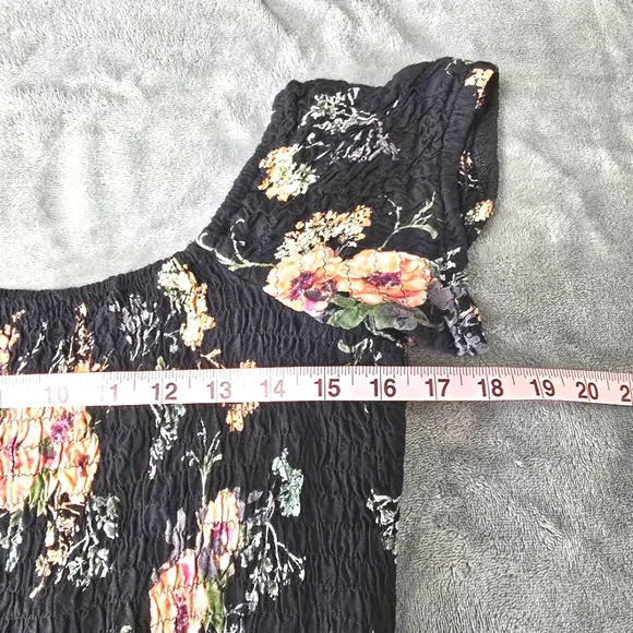 2/$30 Band of Gypsies Black Contrasting Floral Jumpsuit Sz L Flutter Cap Sleeves